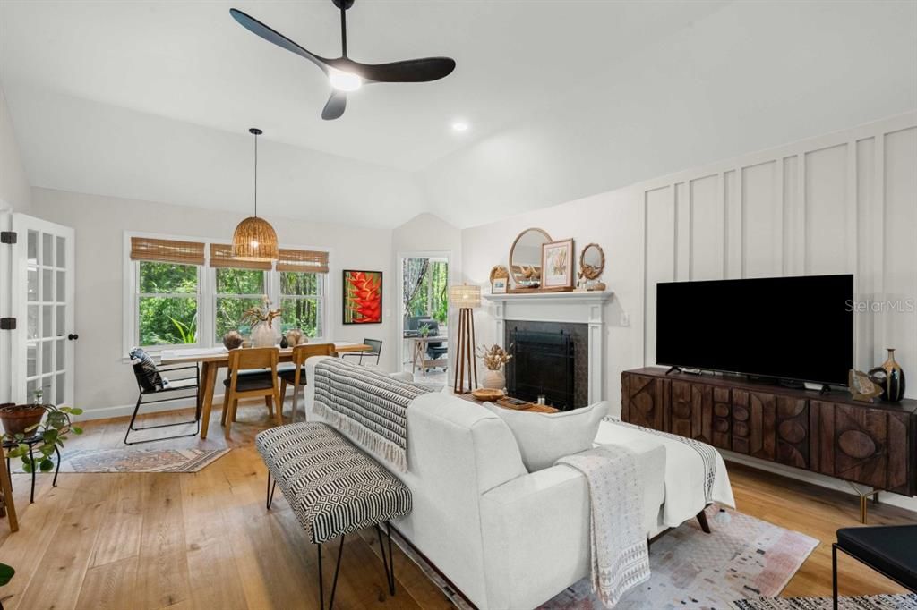 For Sale: $359,900 (3 beds, 2 baths, 1279 Square Feet)