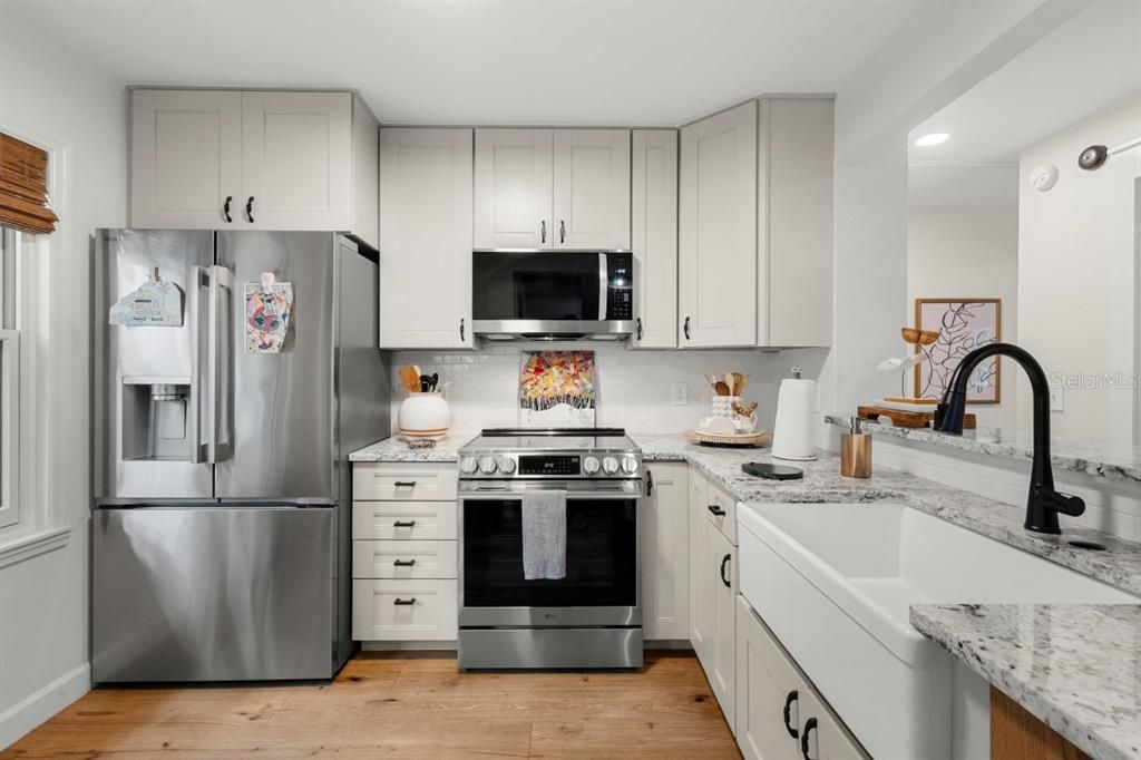 For Sale: $359,900 (3 beds, 2 baths, 1279 Square Feet)