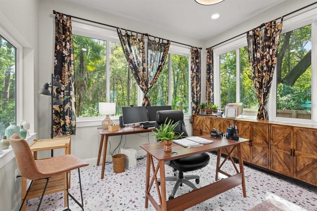 For Sale: $359,900 (3 beds, 2 baths, 1279 Square Feet)