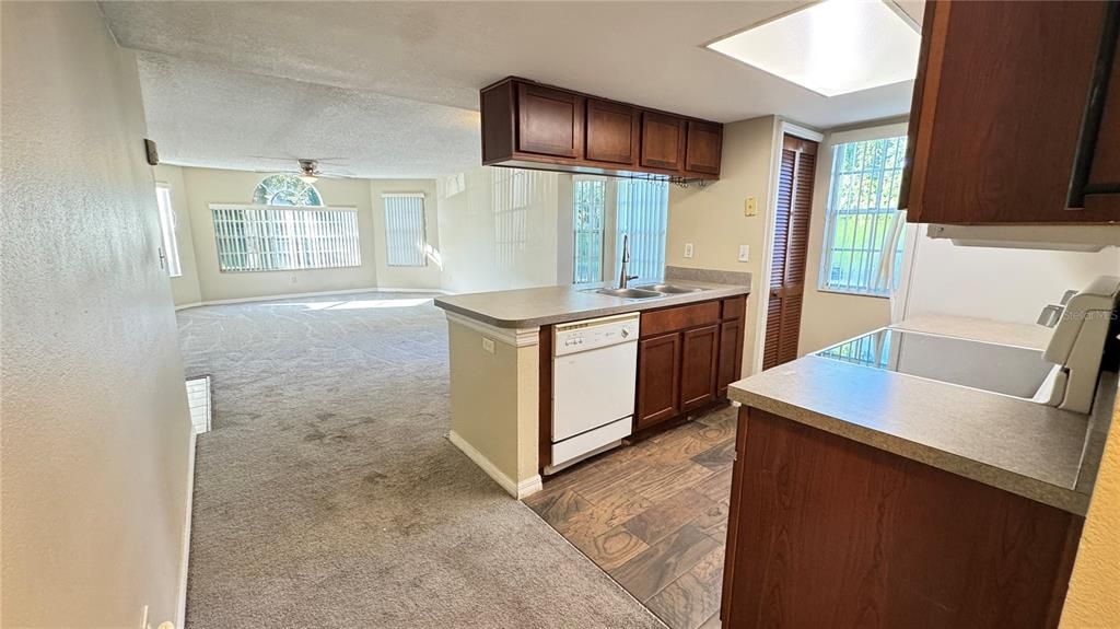 В аренду: $1,750 (3 спален, 2 ванн, 1301 Квадратных фут)