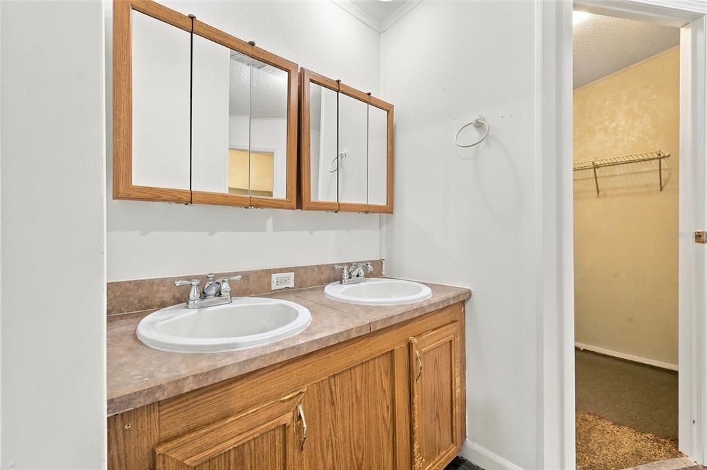 En Venta: $340,000 (3 camas, 2 baños, 1216 Pies cuadrados)