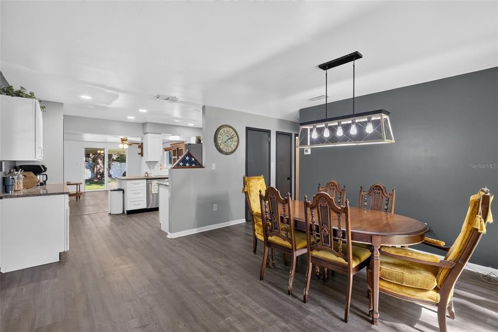 For Sale: $269,900 (3 beds, 2 baths, 1304 Square Feet)