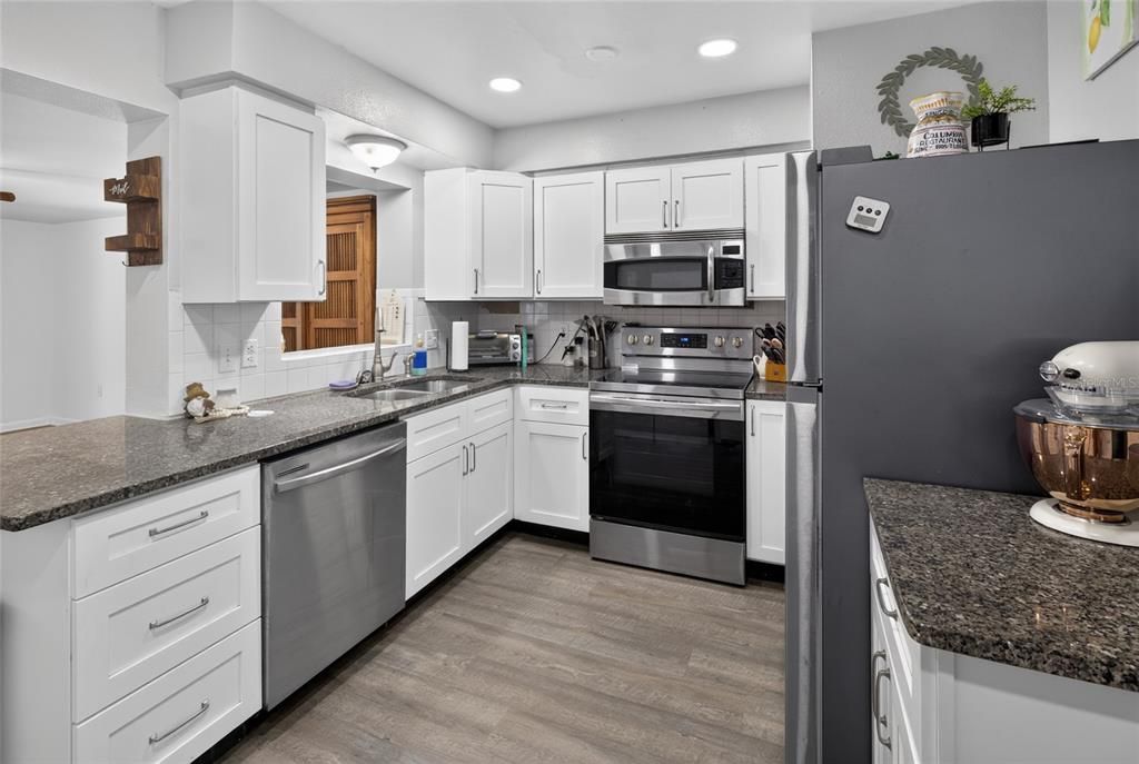 For Sale: $269,900 (3 beds, 2 baths, 1304 Square Feet)