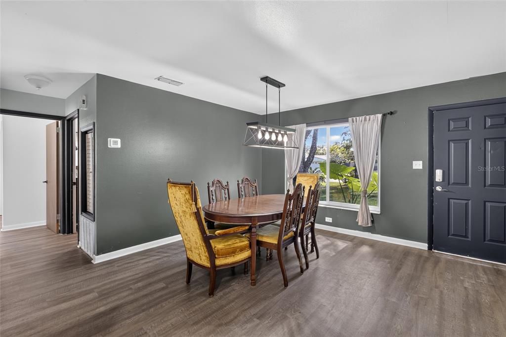For Sale: $269,900 (3 beds, 2 baths, 1304 Square Feet)
