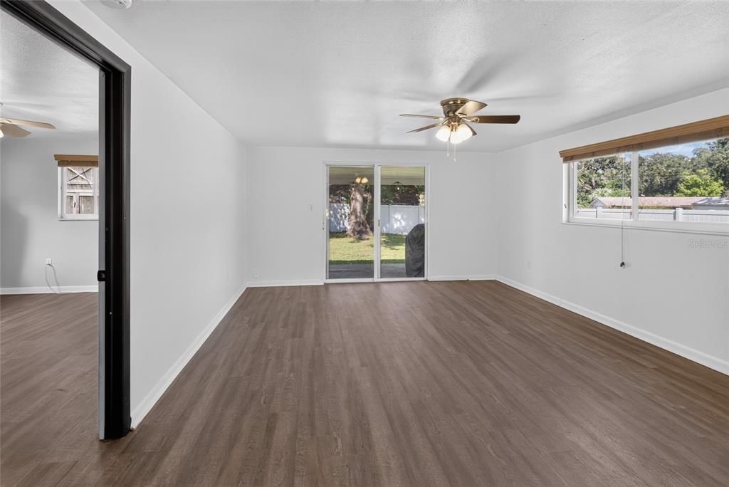 For Sale: $269,900 (3 beds, 2 baths, 1304 Square Feet)