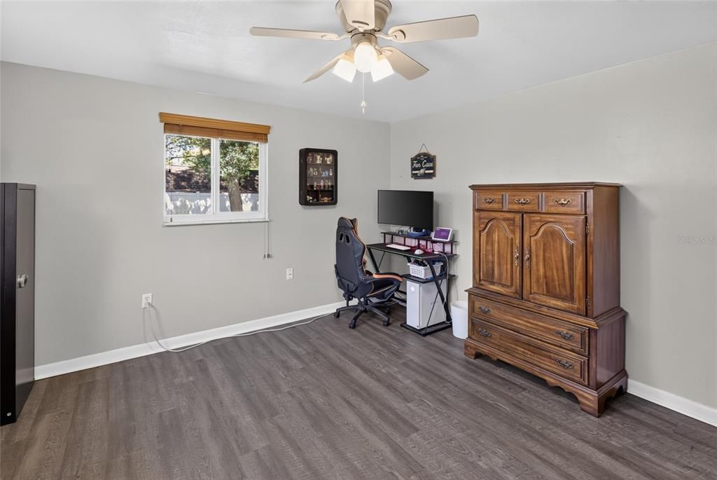 For Sale: $269,900 (3 beds, 2 baths, 1304 Square Feet)