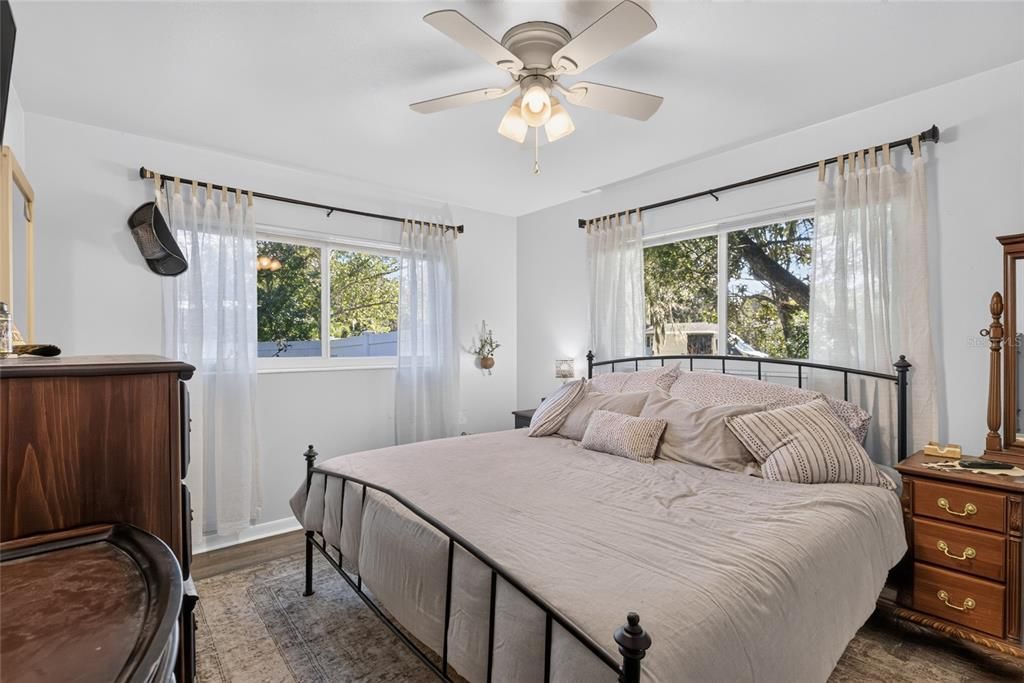 For Sale: $269,900 (3 beds, 2 baths, 1304 Square Feet)