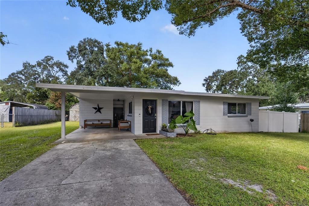 For Sale: $269,900 (3 beds, 2 baths, 1304 Square Feet)