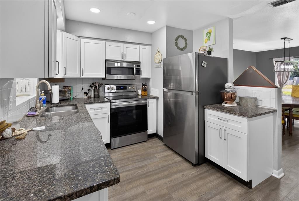 For Sale: $269,900 (3 beds, 2 baths, 1304 Square Feet)