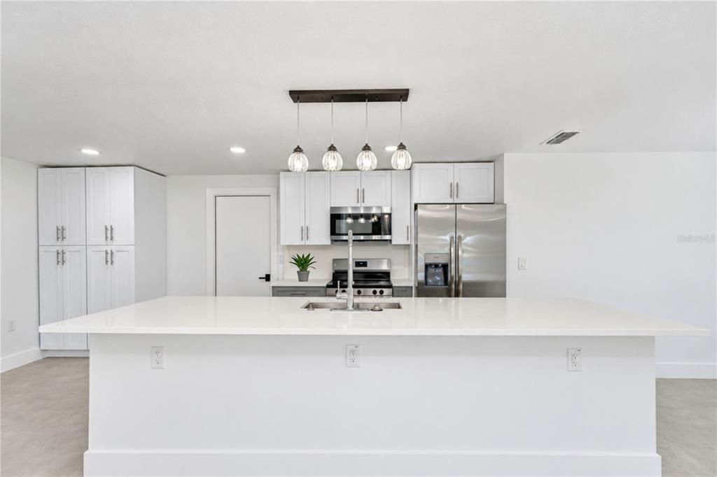 For Sale: $485,000 (3 beds, 2 baths, 1550 Square Feet)