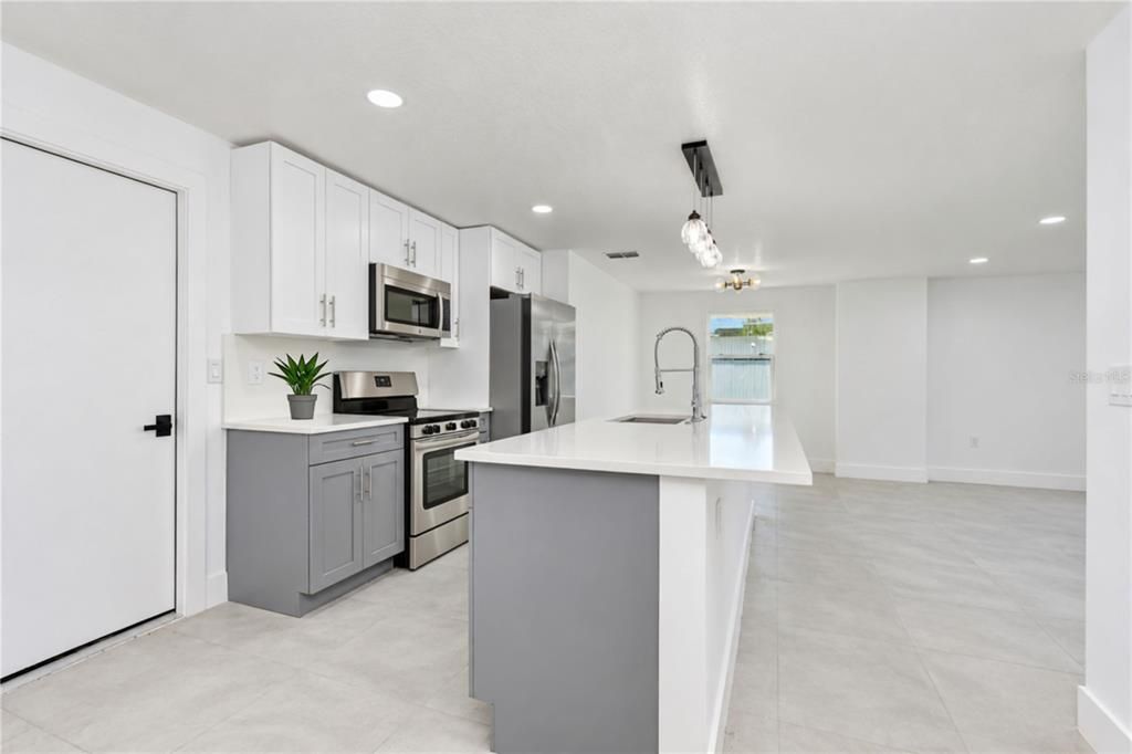 For Sale: $485,000 (3 beds, 2 baths, 1550 Square Feet)