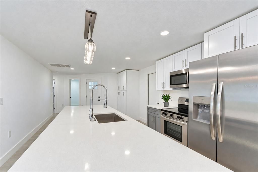 For Sale: $485,000 (3 beds, 2 baths, 1550 Square Feet)