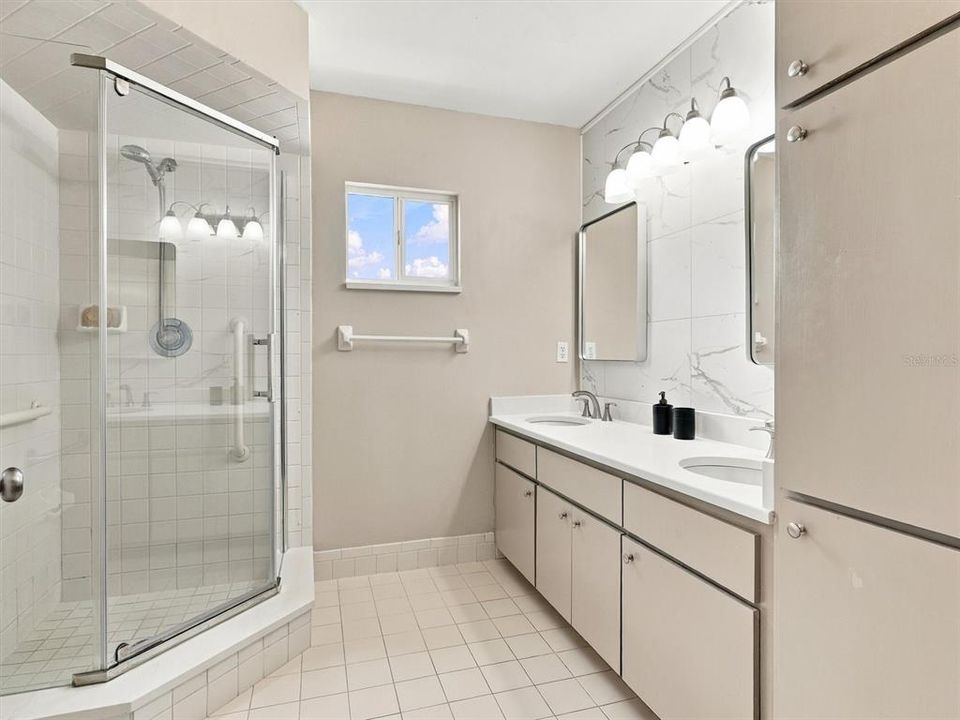 En Venta: $299,900 (3 camas, 2 baños, 1766 Pies cuadrados)