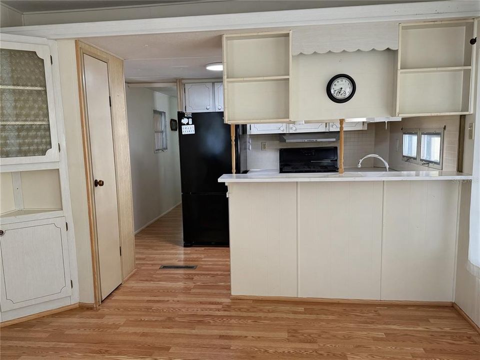 На продажу: $199,000 (2 спален, 1 ванн, 672 Квадратных фут)