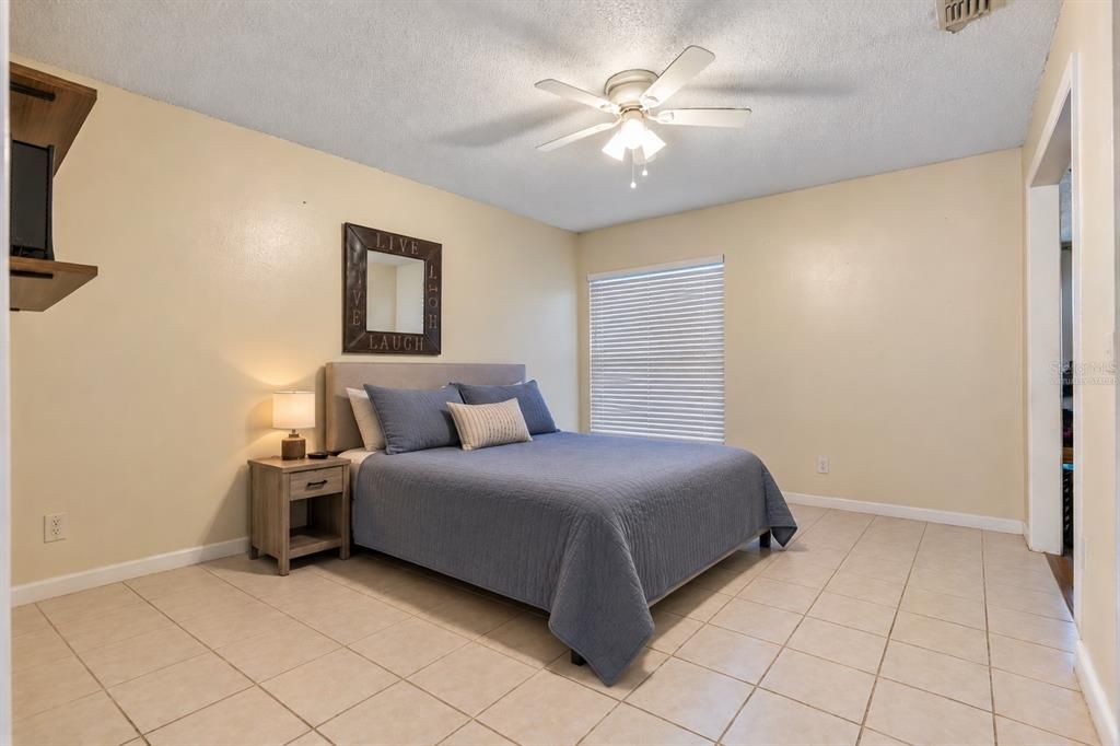 For Sale: $200,000 (3 beds, 2 baths, 1256 Square Feet)