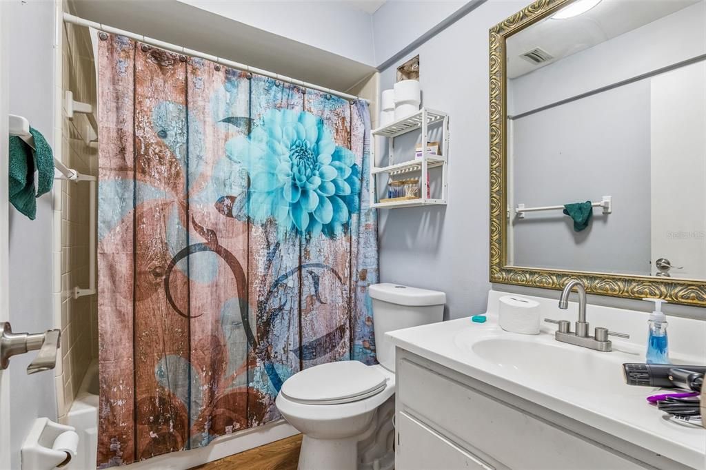 For Sale: $200,000 (3 beds, 2 baths, 1256 Square Feet)