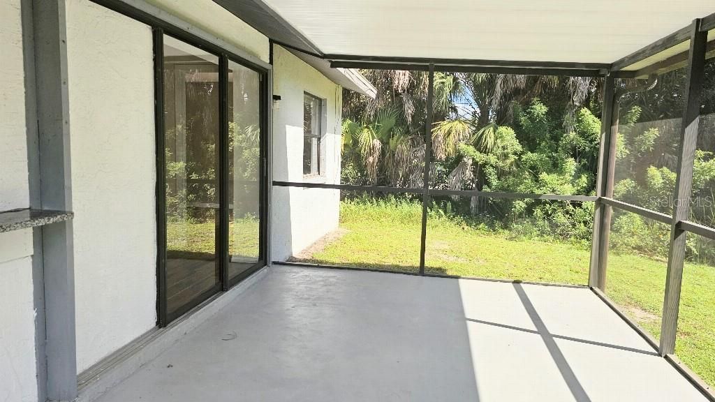 合同活跃: $229,000 (2 贝兹, 2 浴室, 1004 平方英尺)