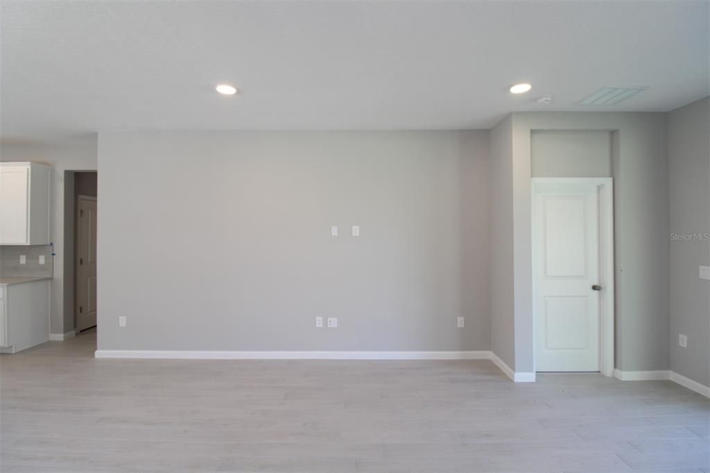 En Venta: $519,990 (4 camas, 3 baños, 2728 Pies cuadrados)