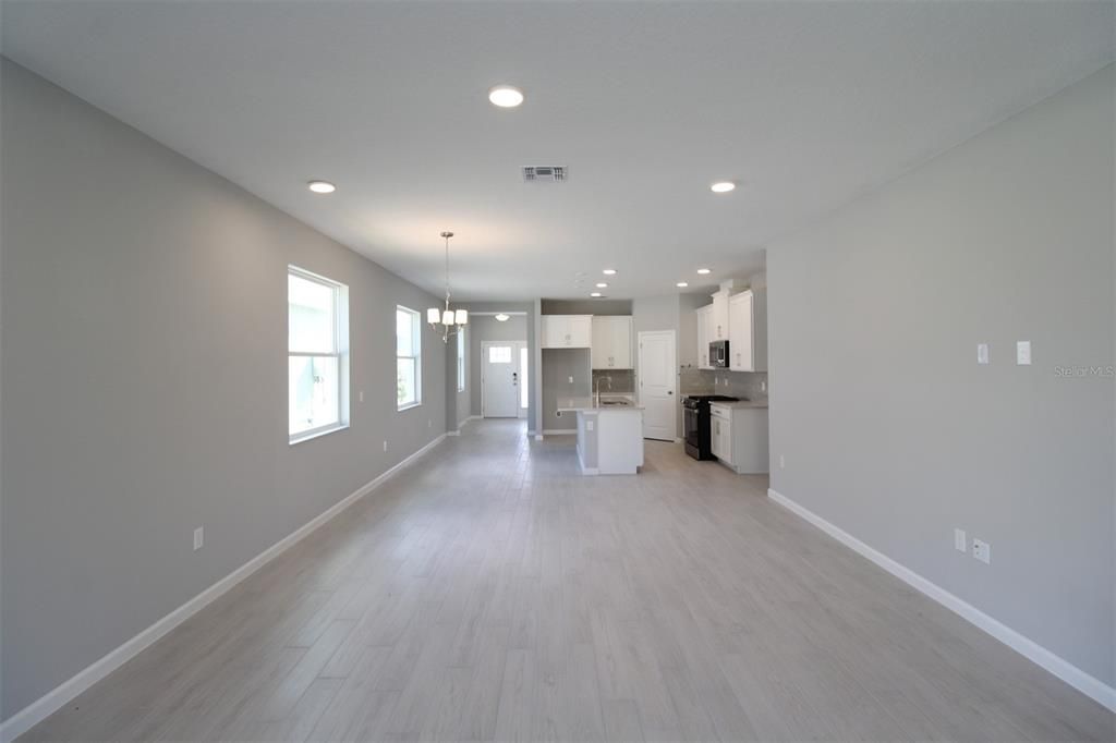 En Venta: $519,990 (4 camas, 3 baños, 2728 Pies cuadrados)