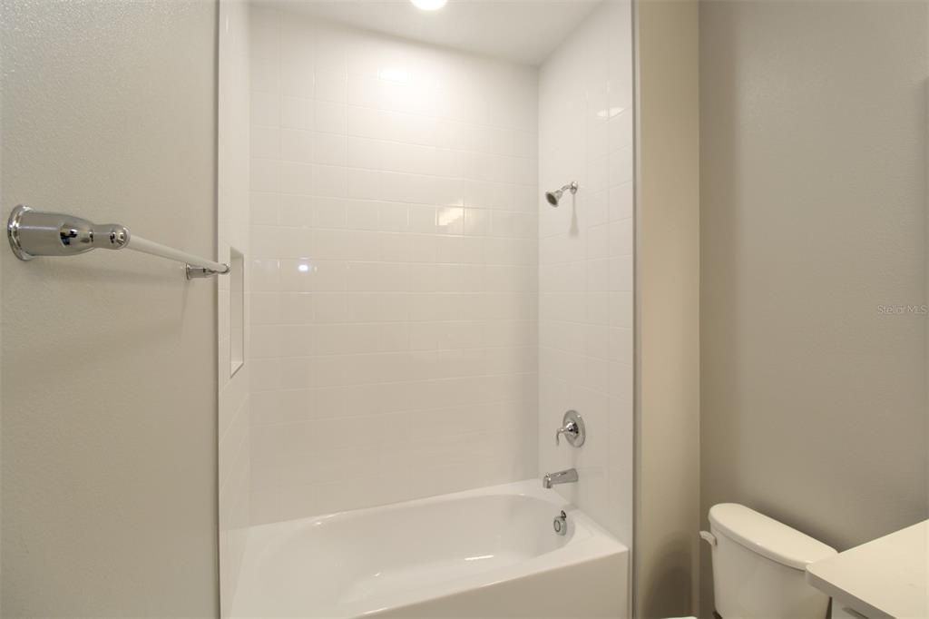 En Venta: $519,990 (4 camas, 3 baños, 2728 Pies cuadrados)