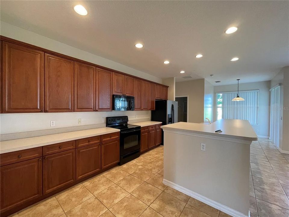 For Rent: $2,800 (3 beds, 2 baths, 2230 Square Feet)