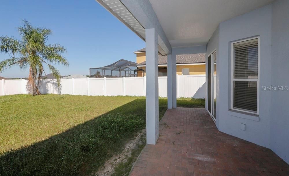 Activo con contrato: $365,000 (4 camas, 3 baños, 2432 Pies cuadrados)