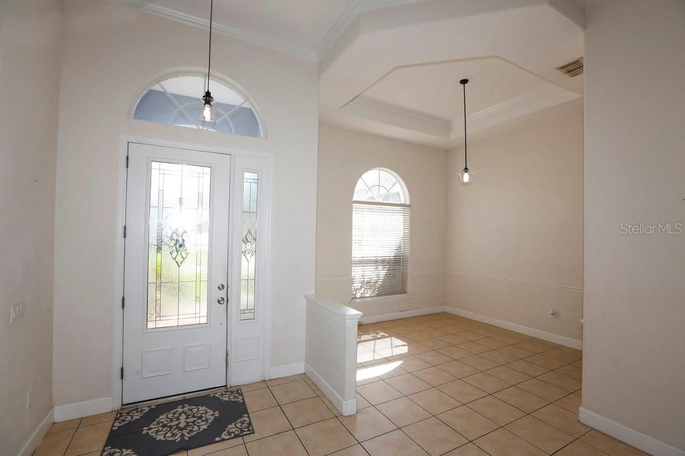 Activo con contrato: $365,000 (4 camas, 3 baños, 2432 Pies cuadrados)