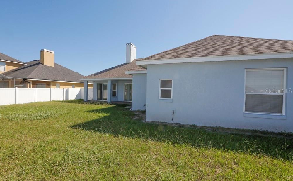 Activo con contrato: $365,000 (4 camas, 3 baños, 2432 Pies cuadrados)