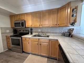 For Sale: $169,000 (2 beds, 1 baths, 853 Square Feet)