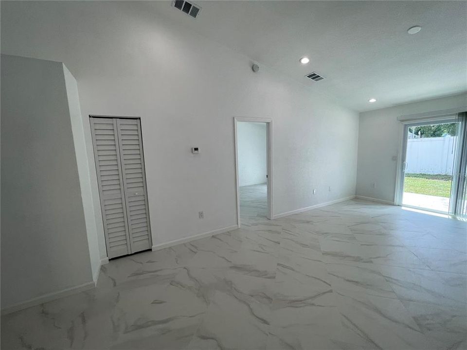 En Renta: $1,950 (2 camas, 2 baños, 1000 Pies cuadrados)