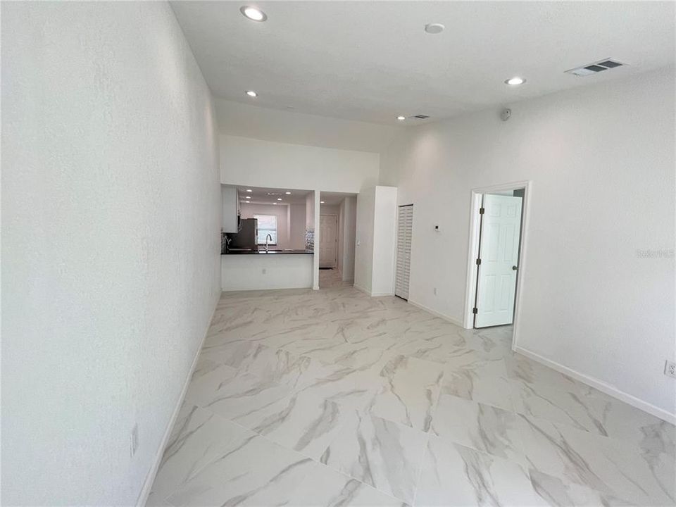 En Renta: $1,950 (2 camas, 2 baños, 1000 Pies cuadrados)