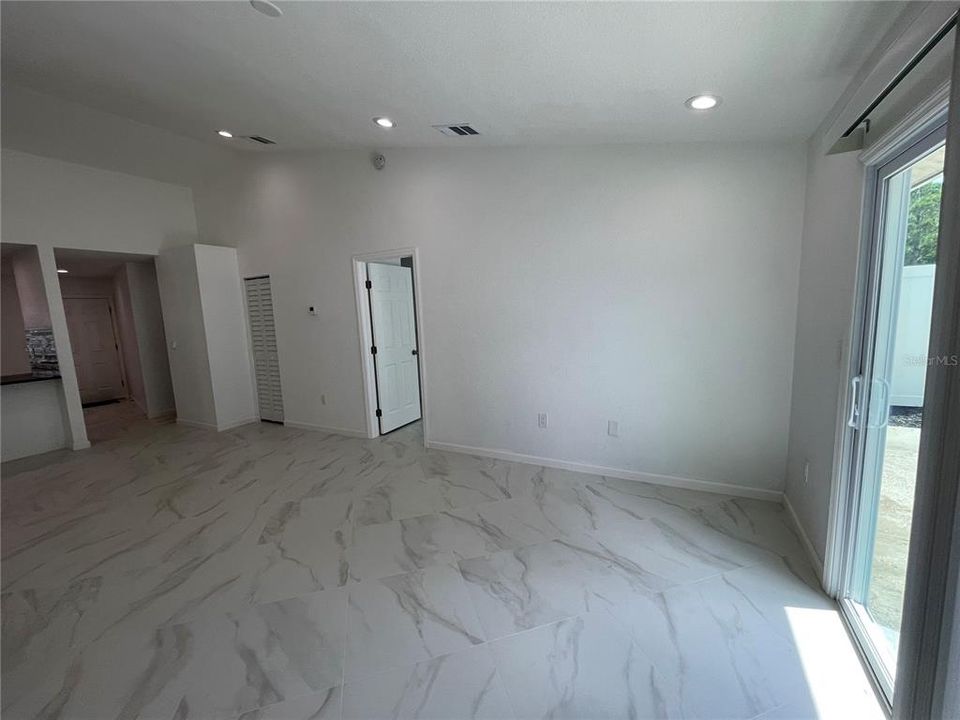 En Renta: $1,950 (2 camas, 2 baños, 1000 Pies cuadrados)