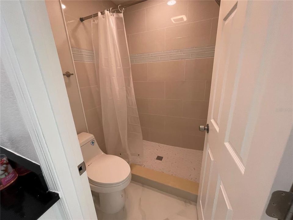En Renta: $1,950 (2 camas, 2 baños, 1000 Pies cuadrados)