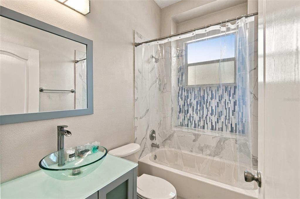 En Venta: $619,900 (4 camas, 3 baños, 2441 Pies cuadrados)