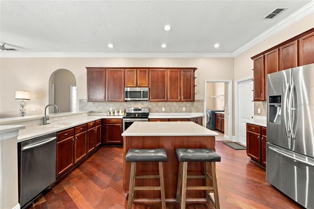 En Venta: $619,900 (4 camas, 3 baños, 2441 Pies cuadrados)