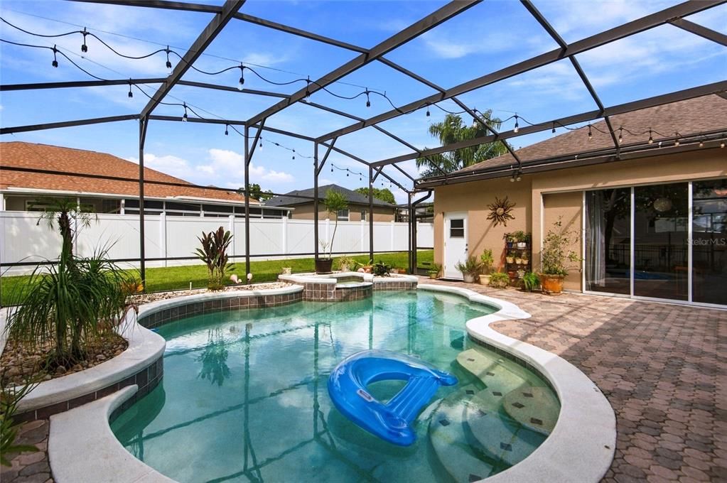 En Venta: $619,900 (4 camas, 3 baños, 2441 Pies cuadrados)