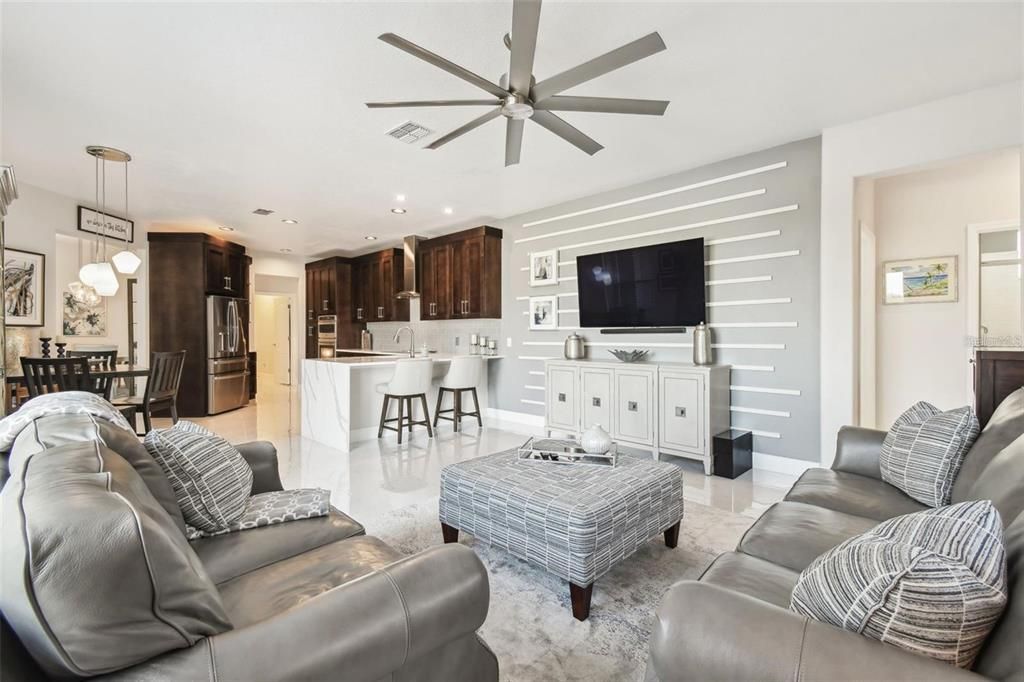 En Venta: $455,000 (4 camas, 3 baños, 2214 Pies cuadrados)