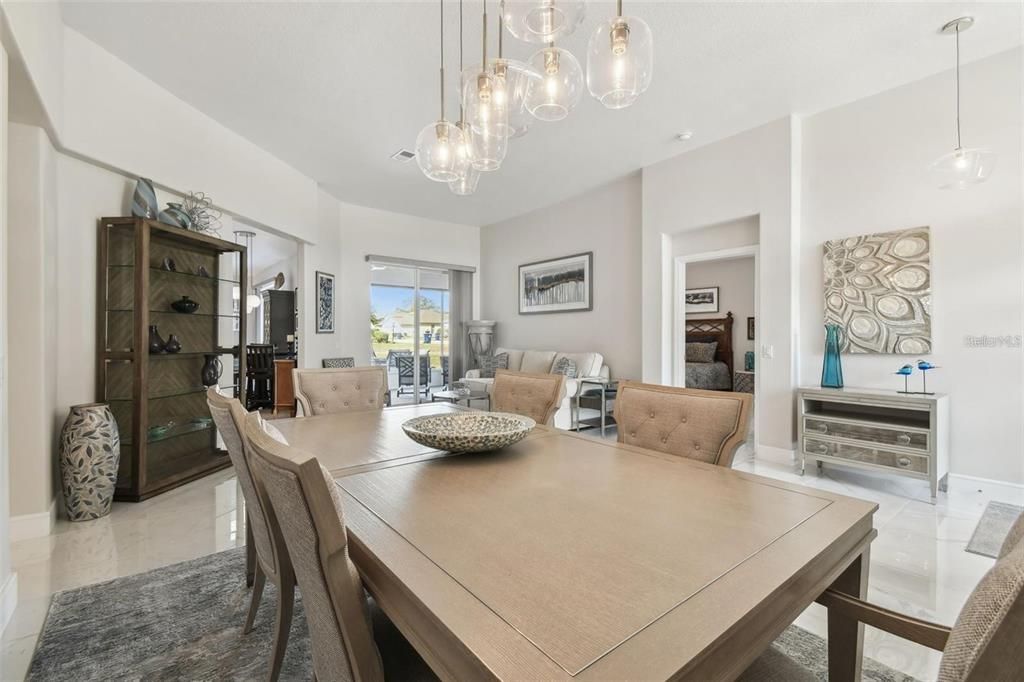 En Venta: $455,000 (4 camas, 3 baños, 2214 Pies cuadrados)