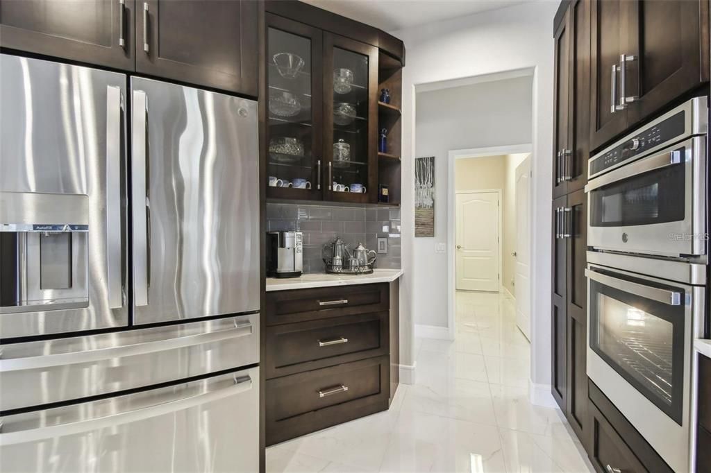 En Venta: $455,000 (4 camas, 3 baños, 2214 Pies cuadrados)