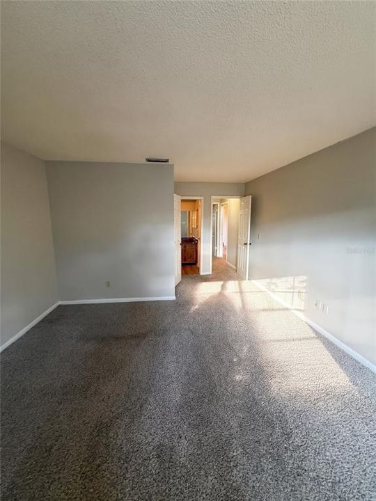 En Venta: $395,000 (4 camas, 2 baños, 1985 Pies cuadrados)