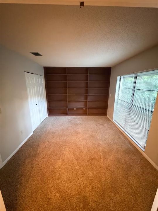 En Venta: $395,000 (4 camas, 2 baños, 1985 Pies cuadrados)