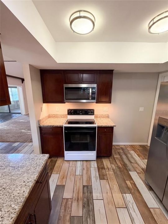 En Venta: $395,000 (4 camas, 2 baños, 1985 Pies cuadrados)