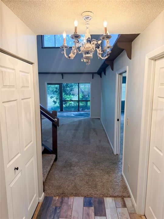 En Venta: $395,000 (4 camas, 2 baños, 1985 Pies cuadrados)
