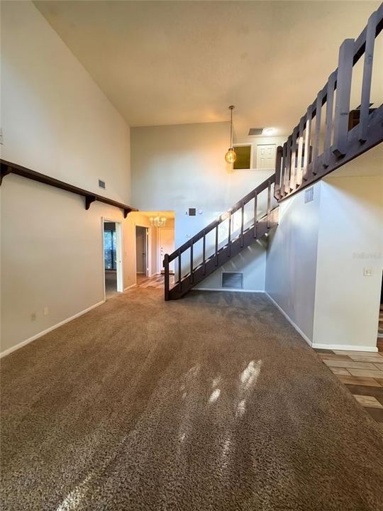 En Venta: $395,000 (4 camas, 2 baños, 1985 Pies cuadrados)