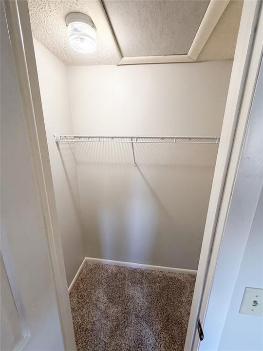 En Venta: $395,000 (4 camas, 2 baños, 1985 Pies cuadrados)