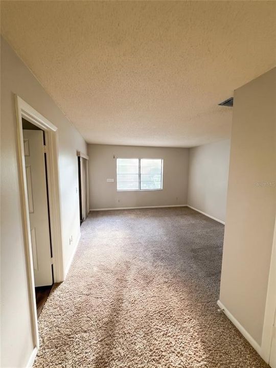 En Venta: $395,000 (4 camas, 2 baños, 1985 Pies cuadrados)