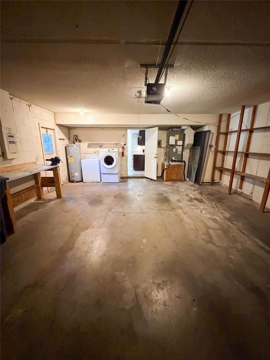 En Venta: $395,000 (4 camas, 2 baños, 1985 Pies cuadrados)