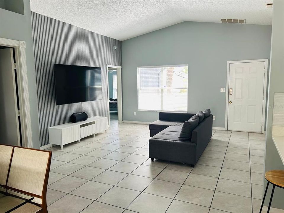 For Sale: $359,900 (3 beds, 2 baths, 1244 Square Feet)