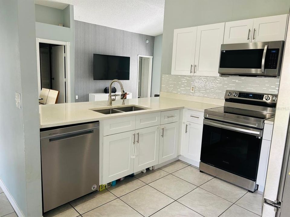 For Sale: $359,900 (3 beds, 2 baths, 1244 Square Feet)