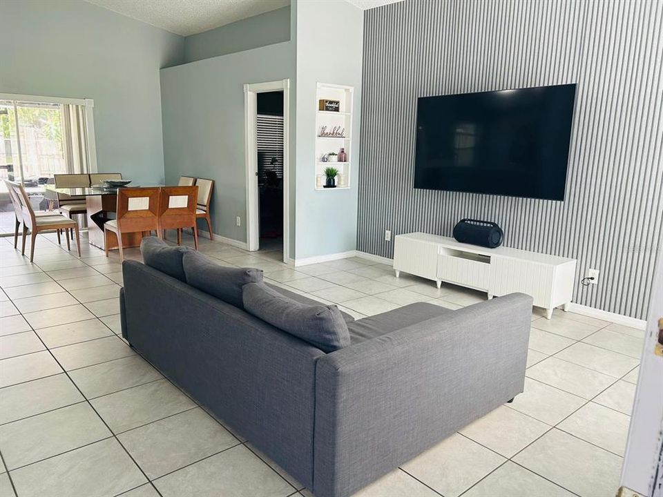 For Sale: $359,900 (3 beds, 2 baths, 1244 Square Feet)